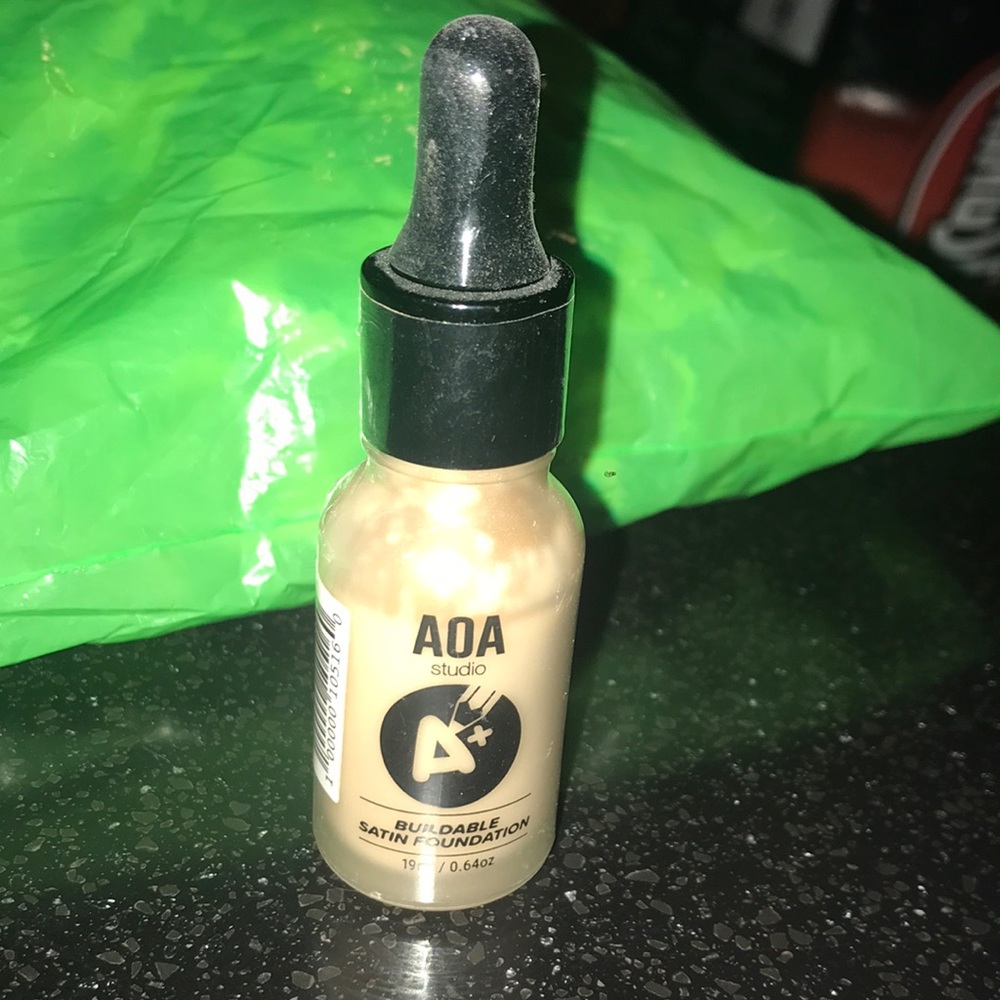 AOA Studio Buildable Satin Foundation